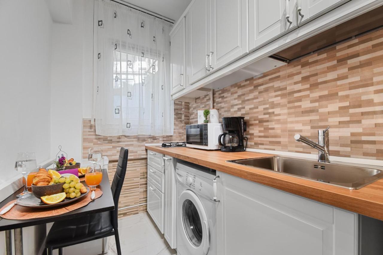 Central Studio Emerald Apartment Bucureşti Ngoại thất bức ảnh